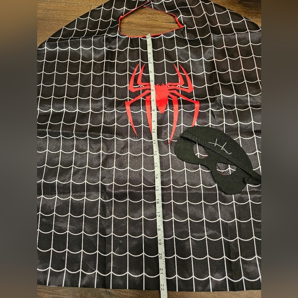 Miles Spider Play Cape+Mask - Picture 2 of 4